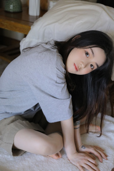 两个奶头被吃得又翘又硬动态图